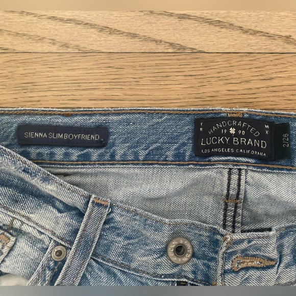 Lucky Brand Sienna Slim Boyfriend Distressed Jeans 2/26 - Picture 4 of 4
